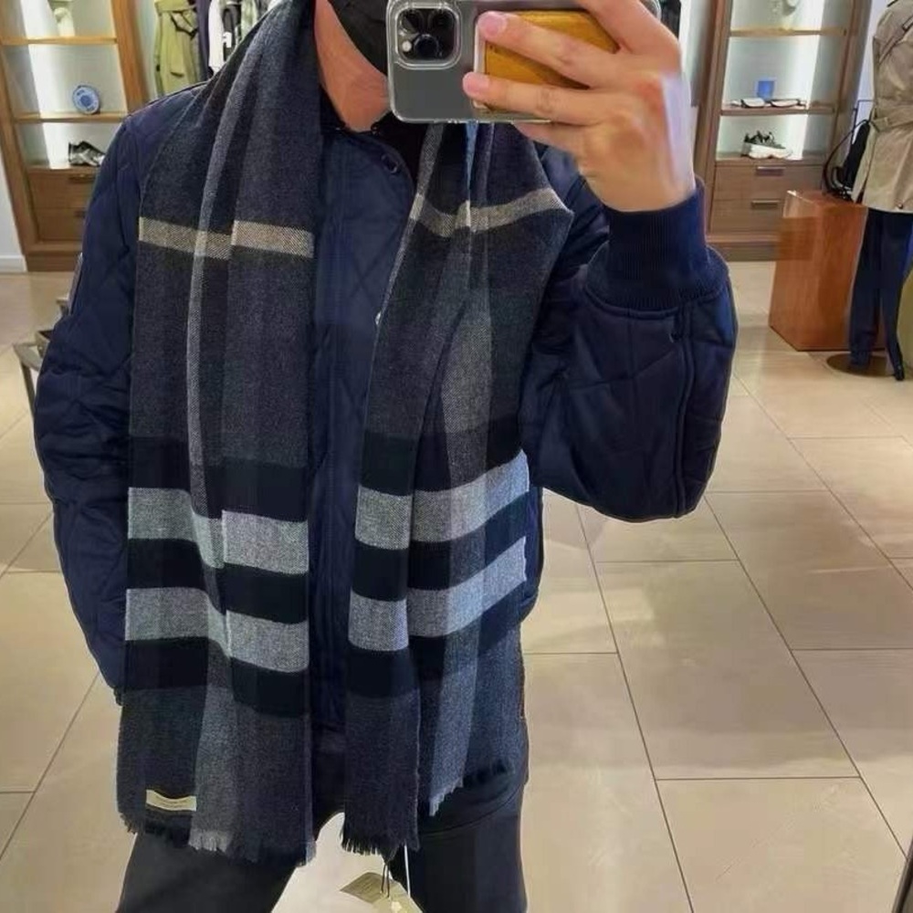 Burberry Black and Gray Scarf - Picture 4 of 6